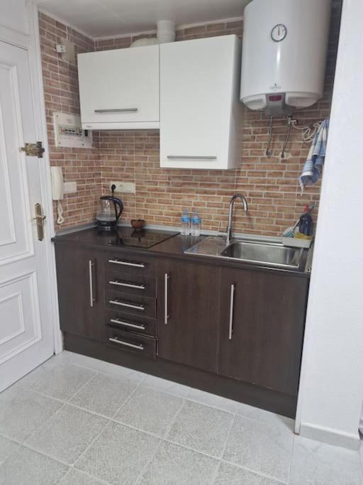 Studio Flat 150M Away From Beach Torrevieja Esterno foto